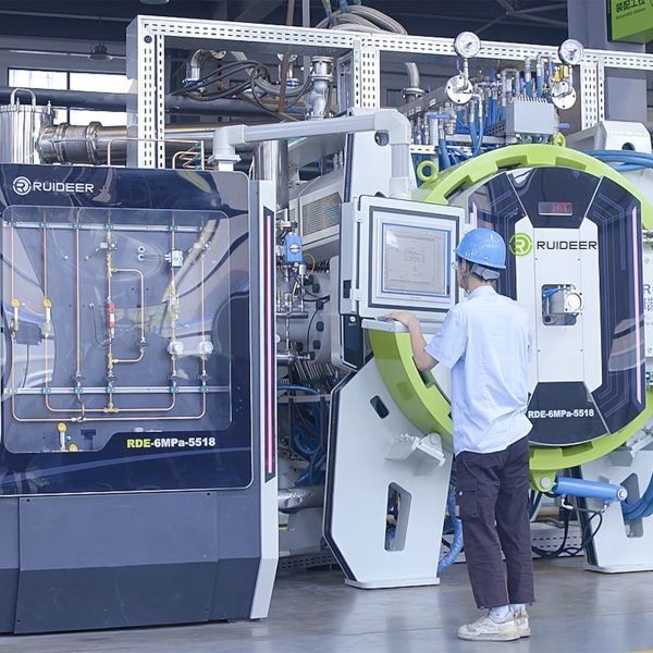 Forno a vuoto ad alta temperatura con valvola a vuoto facile da usare, aumento della pressione ≤3 Pa/h Capacità 10-15T